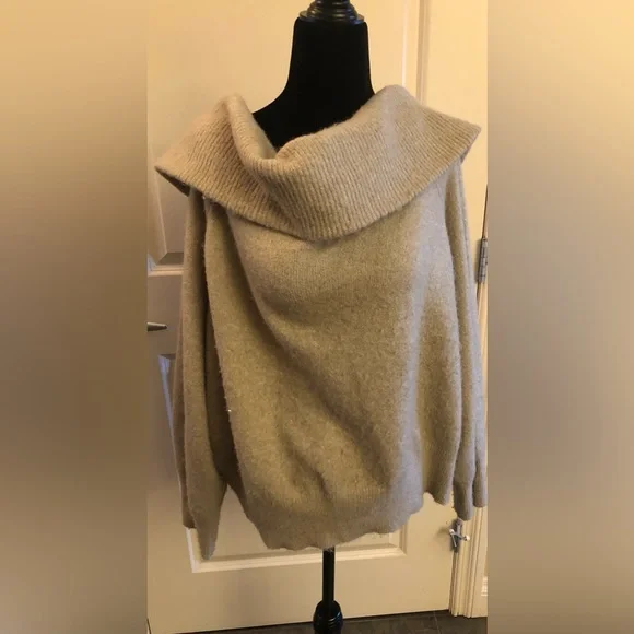 H&M sweater - Picture 2 of 2